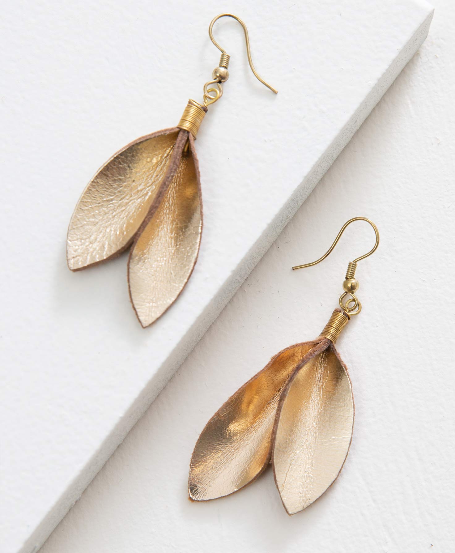 https://www.noondaycollection.info/img/product/leather-leaf-earrings/leather-leaf-earrings-large.jpg